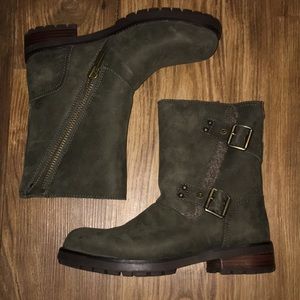 Size 7 deep green Ugg boots